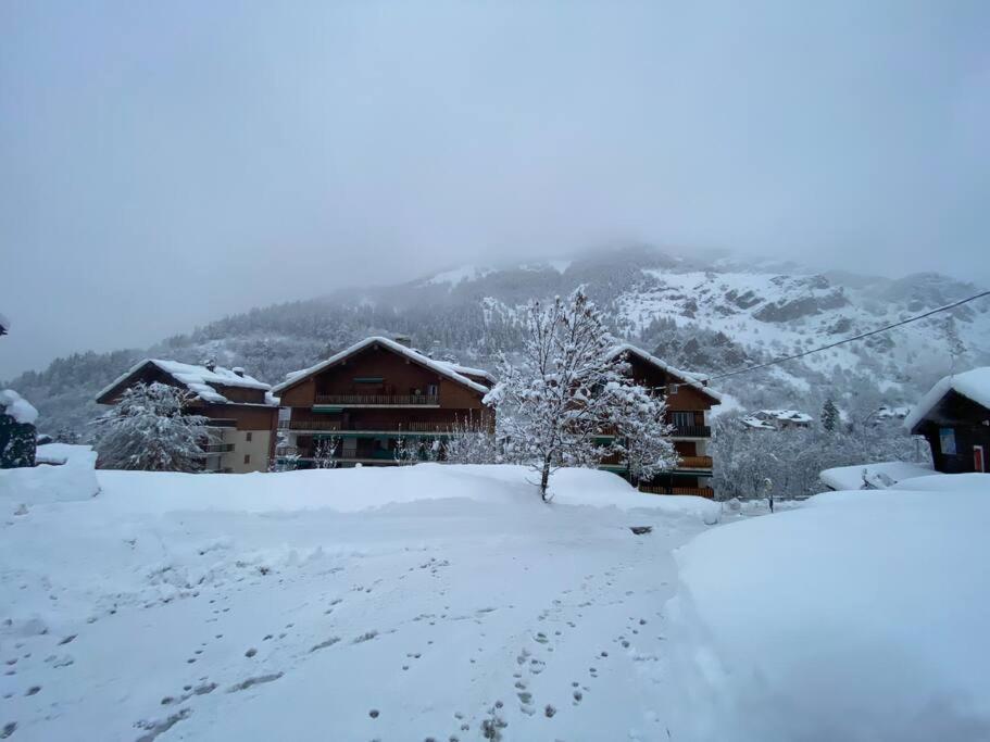 Little Canadian Lodge, Limone Limone Piemonte Exterior photo